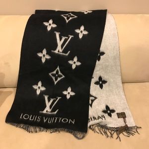 NWT  Louis Vuitton Reykjavik 💯% cashmere scarf